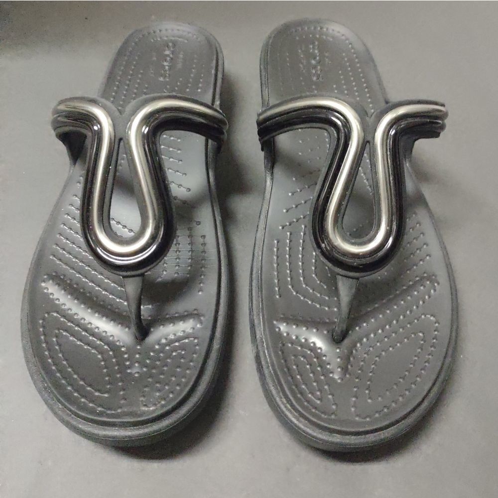 Crocs Sanrah Metalblock black gold oyster white flat comfort sandals